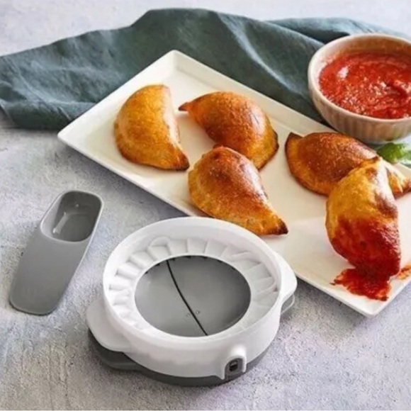 The Pampered Chef Kitchen Pampered Chef Hand Pie Pocket Maker Nib